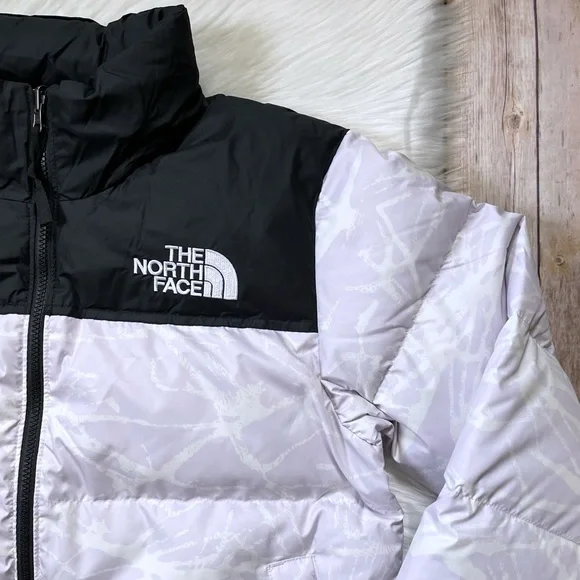 The North Face Women’s Printed Nuptse Down Jacket - Picture 3 of 13
